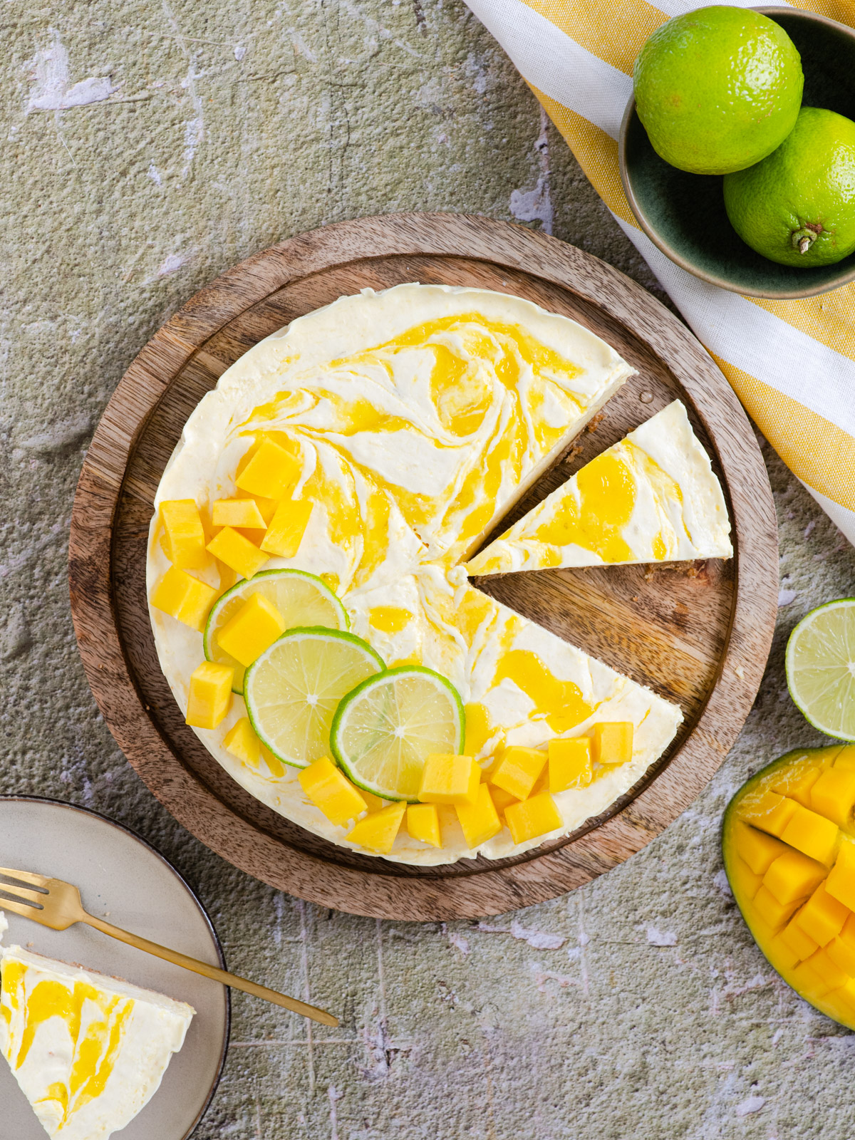 Nepečeni cheesecake s mangom i limetom